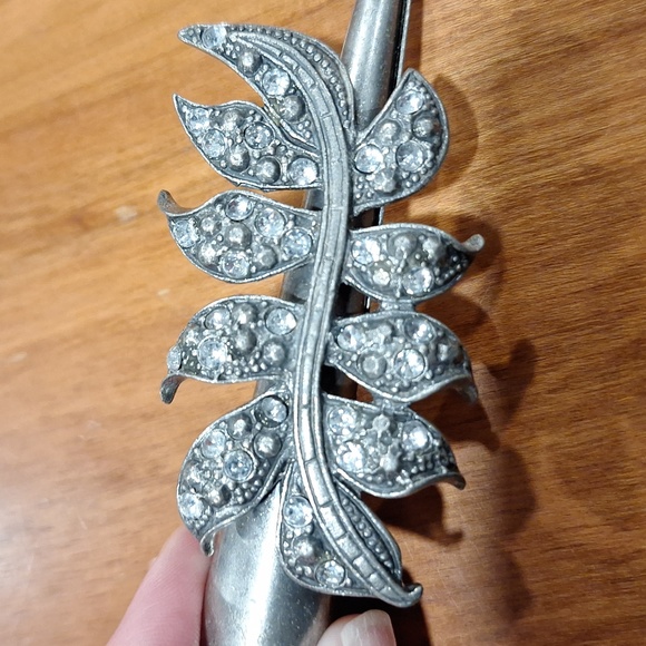 Alligator clip with leaf detail - Picture 2 of 4